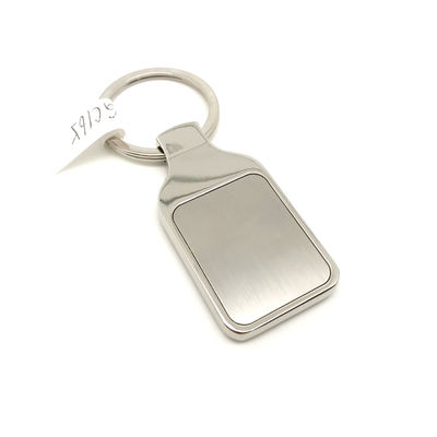 Porta-chaves em metal em prata com embalagem individual