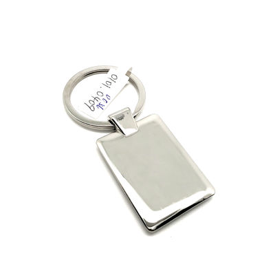Disponível porta-chaves de metal em prata como foto