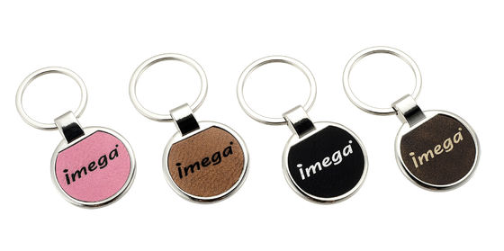 Uma coleção de chaveiros clássicos com embalagem polibag.