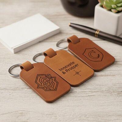 Bom preço Gravação a laser Logotipo Chave de couro Tags Design clássico Ideal para branding empresarial e acessórios corporativos personalizados on-line