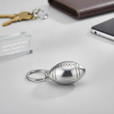 Bom preço Anel dividido bonito metal chaveiro forma de futebol 15 gramas leve durável elegante acessório adequado para transporte diário on-line