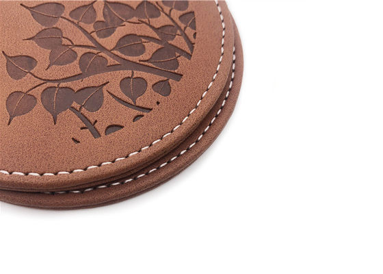 Bom preço Plutônio Brown de couro Pantone de Debossed Logo Drink Coasters With Logo on-line